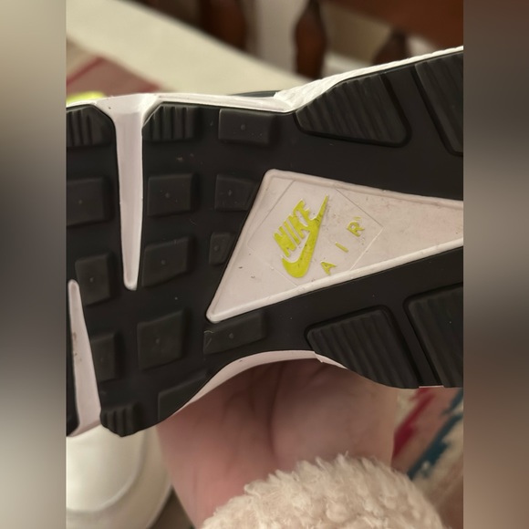 Nike Air / Size 7.5 us / worn once inside - Picture 4 of 6